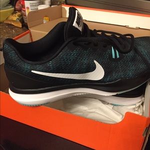 New women’s Nike sneakers